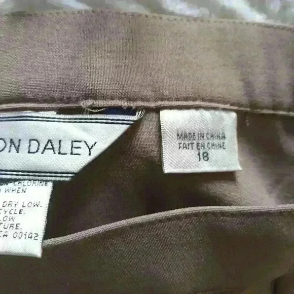 NWNT Allison Tayler beige pleated 2 pocket stretch crop straight leg pant 18 - Picture 5 of 5